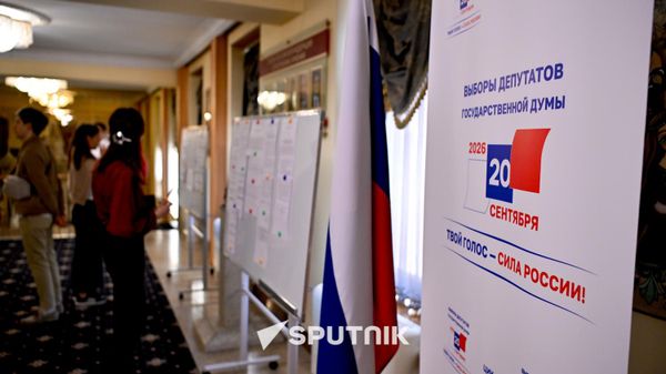 Голосование на выборах депутатов Государственной Думы РФ на избирательном участке №8026 в Посольстве РФ (20 сентября 2026). Еревaн - Sputnik Армения