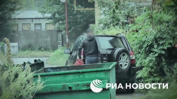 ФСБ опубликовала кадры задержания и допроса жителя Донецка, который готовил теракт у избирательного участка во время голосования - Sputnik Армения