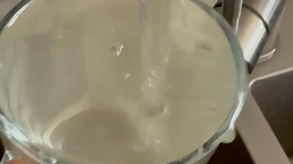 Жители Еревана жалуются на грязную воду, Веолиа джур сообщает об аварии - Sputnik Армения