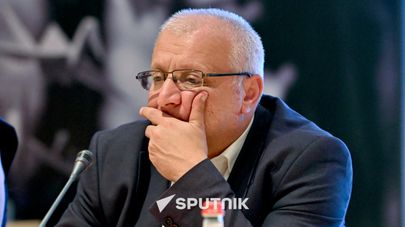 Сурен Суренянц во время пресс-конференции Совета защиты Гагика Царукяна и других политзаключенных (25 сентября 2026). Еревaн