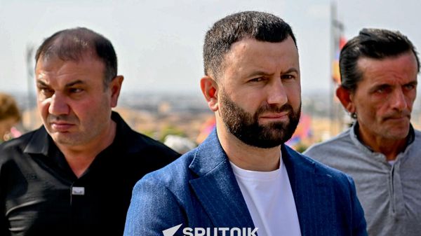 Нжде Искандарян в военном пантеоне Ераблур (27 сентября 2026). Еревaн - Sputnik Армения