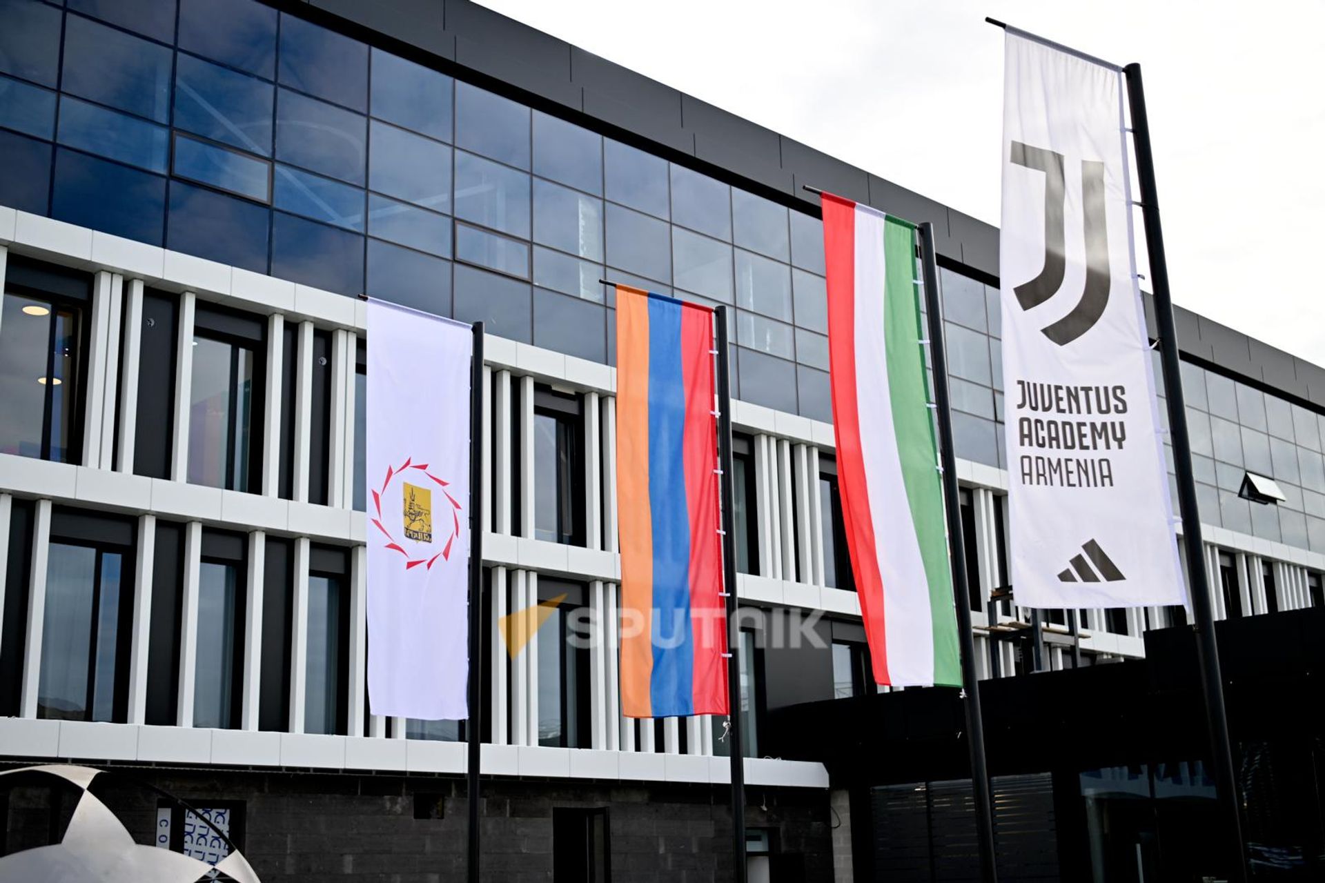 Новый филиал футбольного клуба Ювентус в Аване (30 сентября 2026). Ереван - Sputnik Արմենիա, 1920, 30.09.2026