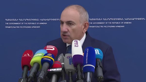 Премьер-министр Никол Пашинян проводит брифинг для журналистов (1 октября 2026). Ереван - Sputnik Армения
