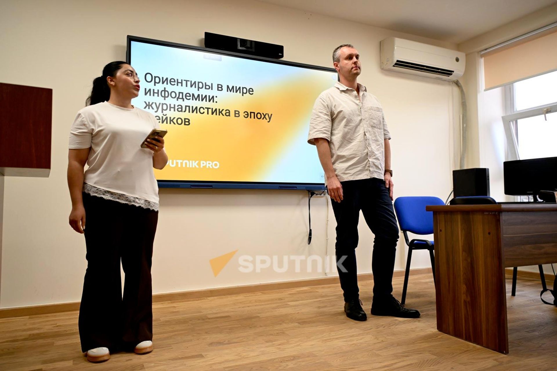 Медиаэксперт Сергей Грачев проводит лекцию в рамках Sputnik Pro (1 октября 2026). Еревaн - Sputnik Армения, 1920, 01.10.2026