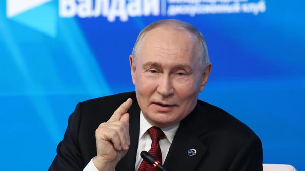 Президент РФ Владимир Путин выступает на пленарной сессии XXIII ежегодного заседания Международного дискуссионного клуба Валдай (1 октября 2026). Москва - Sputnik Армения