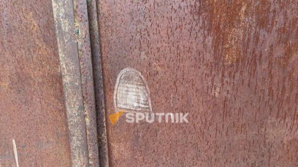 След ноги азербайджанского военнослужащего на воротах дома 39-летней жительницы села Шаки Ани Аветисян - Sputnik Արմենիա