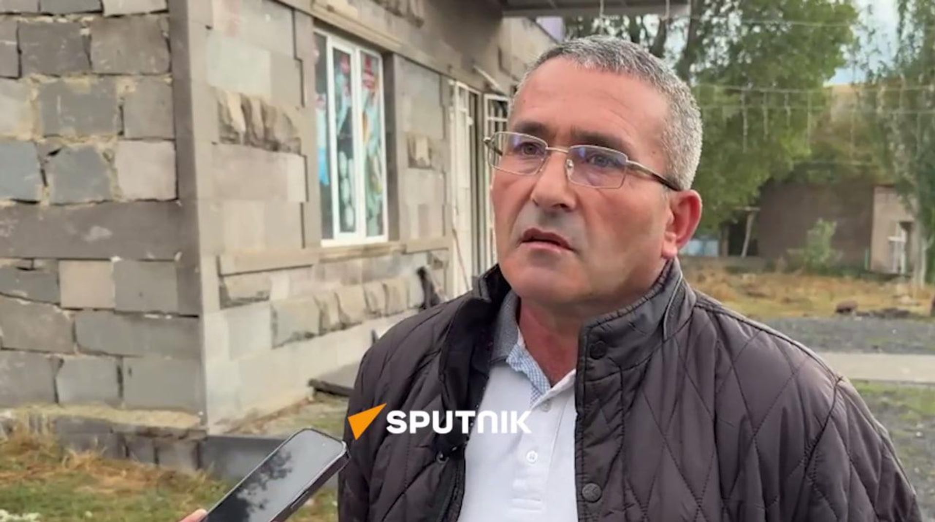 Глава села Шаки Рубен Манучарян отвечает на вопросы корреспондента Sputnik Armenia (2 октября 2026). Сюник - Sputnik Армения, 1920, 02.10.2026