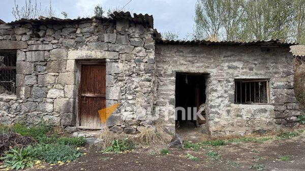 Хлев дома 39-летней жительницы села Шаки Ани Аветисян, где спрятался азербайджанский военнослужащий - Sputnik Արմենիա