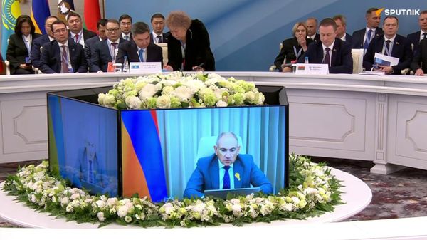 Премьер-министр Никол Пашинян выступает по видеосвязи во время встречи глав правительств государств - участников заседания Евразийского межправительственного совета в Минске (2 октября 2026). Еревaн - Sputnik Армения