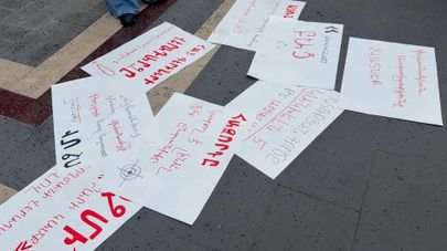 У здания СНБ Армении проходит акция протеста в связи с нашумевшим инцидентом в Сюнике