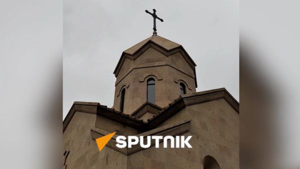 Ձեռամբ Մասյացոտնի թեմի առաջնորդ Գերաշնորհ Տեր Ռուբեն եպիսկոպոս Զարգարյանի օծվեցին Դարբնիկ համայնքի Սուրբ Հովհաննես եկեղեցու խաչերը և զանգերը։ - Sputnik Արմենիա