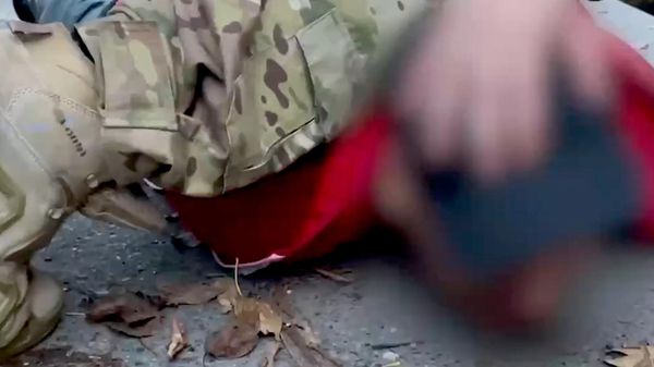 Кадры задержания россиян, подозреваемых в сборе сведений об объектах ОПК и ТЭК для подготовки терактов в Пермском крае и Белгородской области - Sputnik Արմենիա