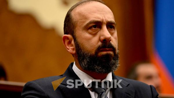 Глава МИД Арарат Мирзоян во время Правительственного часа (7 октября 2026). Ереван Глава МИД Арарат Мирзоян во время Правительственного часа (7 октября 2026). Ереван - Sputnik Армения
