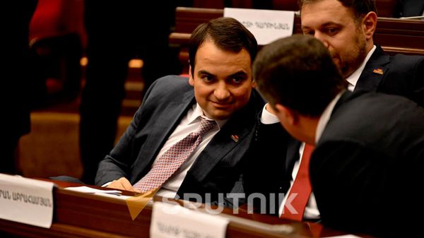 Нарек Карапетян во время Правительственного часа в Национальном Собрании (7 октября 2026). Еревaн - Sputnik Армения