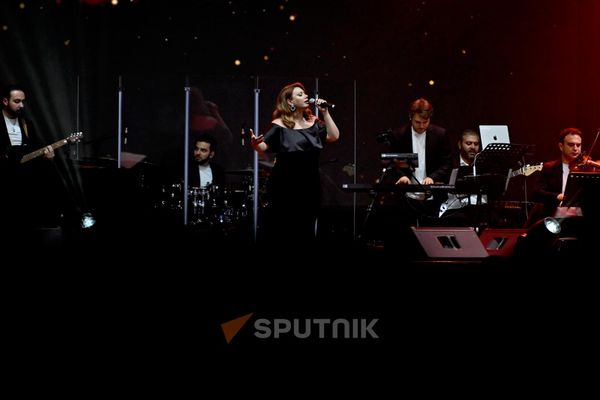 Певица Анаит Шахбазян на сцене - Sputnik Армения