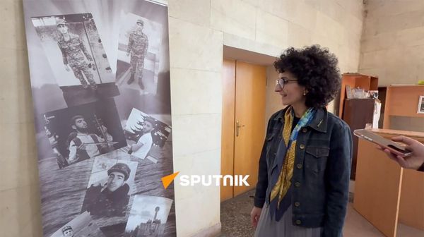 Ученый секретарь Ереванской государственной консерватории Оля Нуриджанян рассказывает про Уголок памяти погибших на войне студентов Ереванской консерватории Ученый секретарь Ереванской государственной консерватории Оля Нуриджанян рассказывает про Уголок памяти погибших на войне студентов Ереванской консерватории - Sputnik Армения