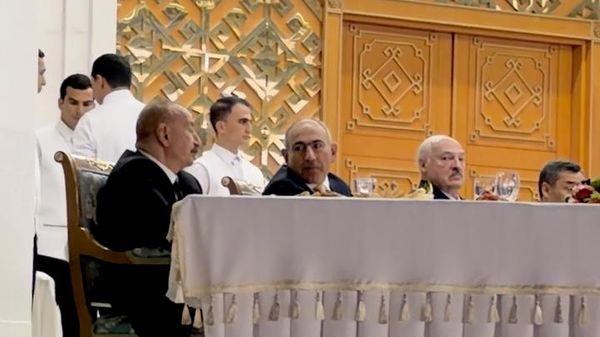 Пашинян и Алиев беседуют в преддверии саммита СНГ - Sputnik Армения