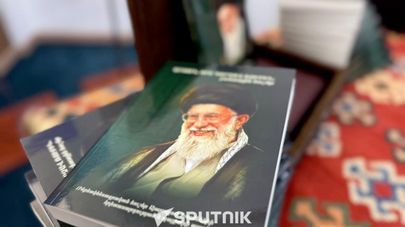 Презентация армянского перевода книги "Кровь, ставшая рубином", в которой собраны тюремные мемуары аятоллы Сейеда Али Хаменеи (9 октября 2026). Еревaн