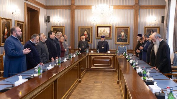 Католикос Гарегин II провел встречу епископов, руководителей армянских епархий и викариев прелатов (9 октября 2026). Эчмиадзин - Sputnik Армения