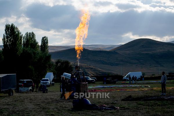 Օդապարիկը գյուտ արվել է 1783թ․-ին Ֆրանսիայում Ժոզեֆ և Էթիեն Մոնգոլֆիե եղբայրների կողմից։ Նրանք նկատում են, թե ինչպես է տաք օդն ուռեցնում և վեր բարձրացնում թուղթը կամ շապիկը, ինչն էլ արդյունքում օդագնացության ծնունդն է դառնում։ - Sputnik Արմենիա