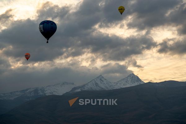 Օդապարիկները քառագագաթ Արագածի մոտ - Sputnik Արմենիա