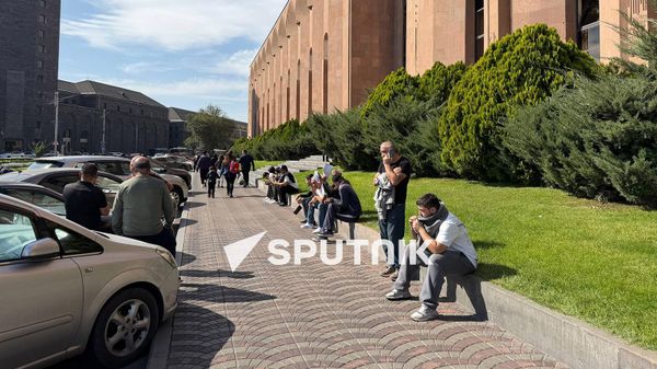 Акция протеста владельцев торговых точек у мэрии (12 октября 2026). Еревaн - Sputnik Армения