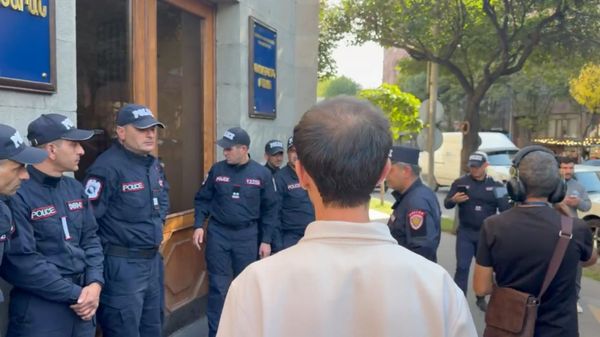 Владельцы киосков передали копии заявления о преступлении в Генпрокуратуру и правительство Армении. - Sputnik Армения