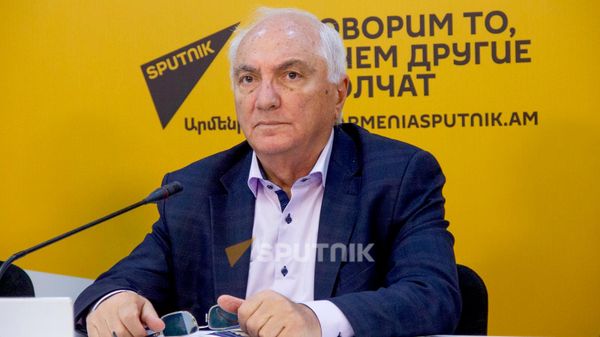 Арам Саркисян во время видеомоста Астана — Москва — Минск — Бишкек — Ереван —Ташкент на тему: ЕАЭС в меняющемся мире: перспективы интеграции и новые экономические вызовы (13 октября 2026). Еревaн - Sputnik Армения
