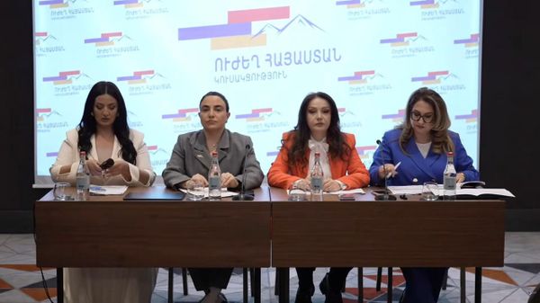 «Ուժեղ Հայաստանի» պատգամավորները - Sputnik Արմենիա