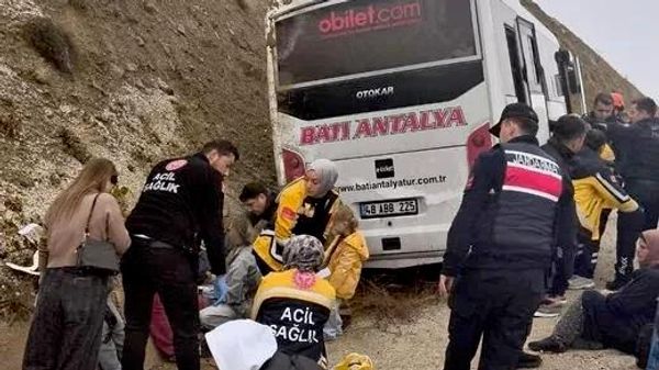 Последствия ДТП с участием автобуса в Анталье (14 октября 2026). Турция - Sputnik Армения