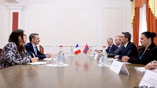 Արամ Վարդևանյանը հանդիպել է մՖլորիան Էսկյուդիեի հետ

 - Sputnik Արմենիա
