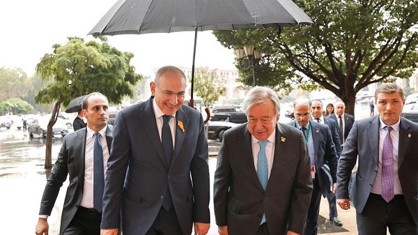 Премьер-министр Никол Пашинян принял Генерального секретаря ООН Антонио Гутерреша, прибывшего в Армению для участия в Саммите COP17 (15 октября 2026). Еревaн - Sputnik Армения