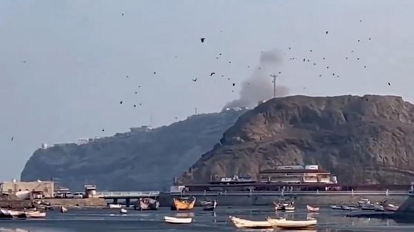 Хуситы нанесли удар по президентскому дворцу в йеменском Адене - Sputnik Армения