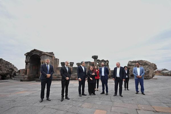 ՅՈՒՆԵՍԿՕ-ի գլխավոր տնօրենն այցելել է Զվարթնոց տաճար - Sputnik Արմենիա
