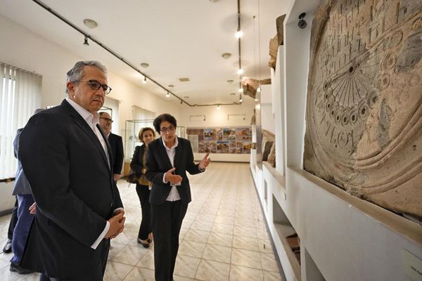 ՅՈՒՆԵՍԿՕ-ի գլխավոր տնօրենն այցելել է Զվարթնոց տաճար - Sputnik Արմենիա
