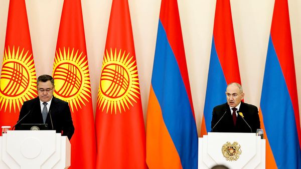 Совместный брифинг лидеров Армении и Кыргызстана Никола Пашиняна и Садыра Жапарова по итогам встречи (17 октября 2026). Еревaн - Sputnik Армения