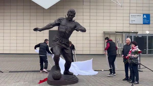 На стадионе ФК Спартак в Москве открыли памятник легендарному футболисту Никите Симоняну - Sputnik Армения