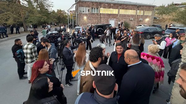 Ситуация во дворе у здания суда (20 октября 2026). Еревaн - Sputnik Армения