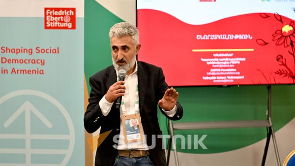 Эмиль Геворкян, основатель и директор фонда исследований и консультаций Justus, на Форуме биоразнообразия ООН COP17 (20 октября 2026). Еревaн - Sputnik Армения