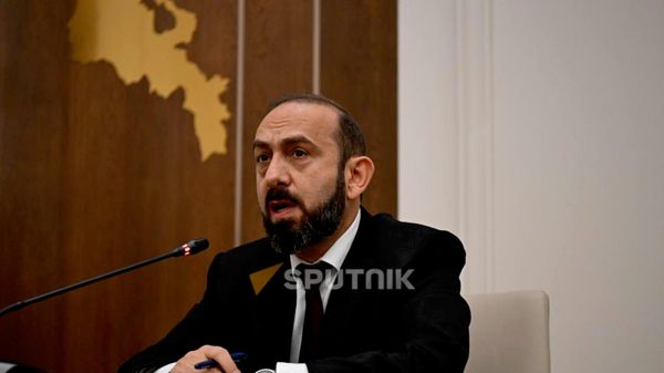 Глава МИД Арарат Мирзоян на заседании Постоянной комиссии НС по внешним связям (21 октября 2026). Еревaн - Sputnik Армения