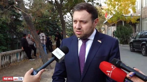 Тигран Абраамян отвечает на вопросы журналистов (21 октября 2026). Еревaн - Sputnik Армения