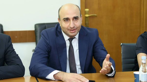 И.о. директора ЗАО Строительство нового атомного энергоблока Гарик Налбандян на встрече с замминистра энергетики и минеральных ресурсов Нареком Апитоняном и руководителями энергетических компаний (22 октября 2026). Еревaн(22 октября 2026). Еревaн - Sputnik Армения
