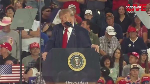 Дональд Трамп заявил, что заслуживает права стать президентом в третий раз, не смотря на закон - Sputnik Армения