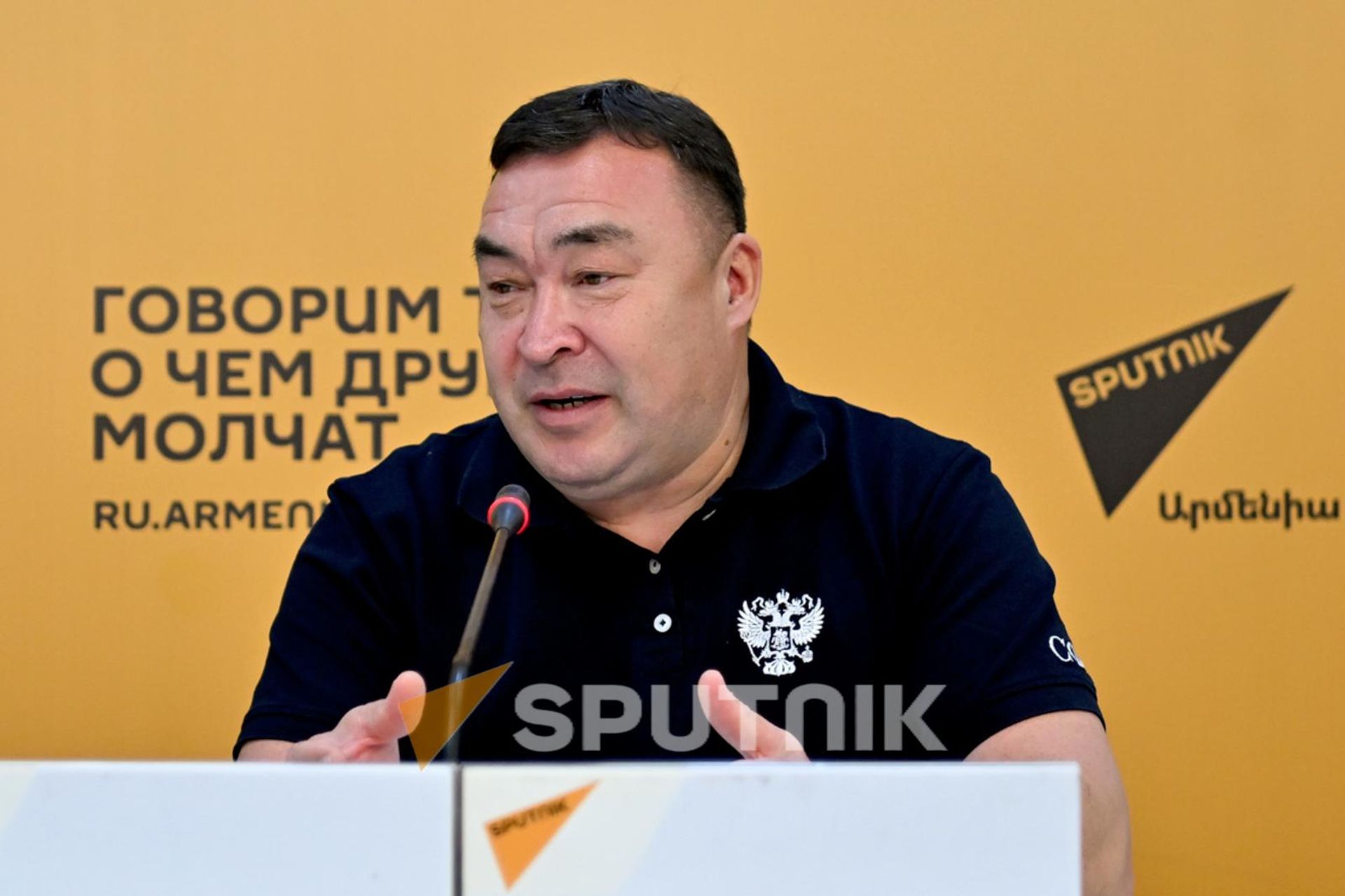 Пресс-конференция участника 17-й Конференции сторон Конвенции ООН о биологическом разнообразии (COP17), президента Ассоциации коренных малочисленных народов Севера, Сибири и Дальнего Востока РФ, сенатора Александра Новьюхова в мультимедийном пресс-центре Sputnik Armenia (23 октября 2026). Еревaн - Sputnik Արմենիա, 1920, 23.10.2026