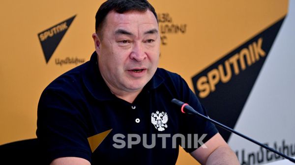 Пресс-конференция участника 17-й Конференции сторон Конвенции ООН о биологическом разнообразии (COP17), президента Ассоциации коренных малочисленных народов Севера, Сибири и Дальнего Востока РФ, сенатора Александра Новьюхова в мультимедийном пресс-центре Sputnik Armenia (23 октября 2026). Еревaн - Sputnik Армения
