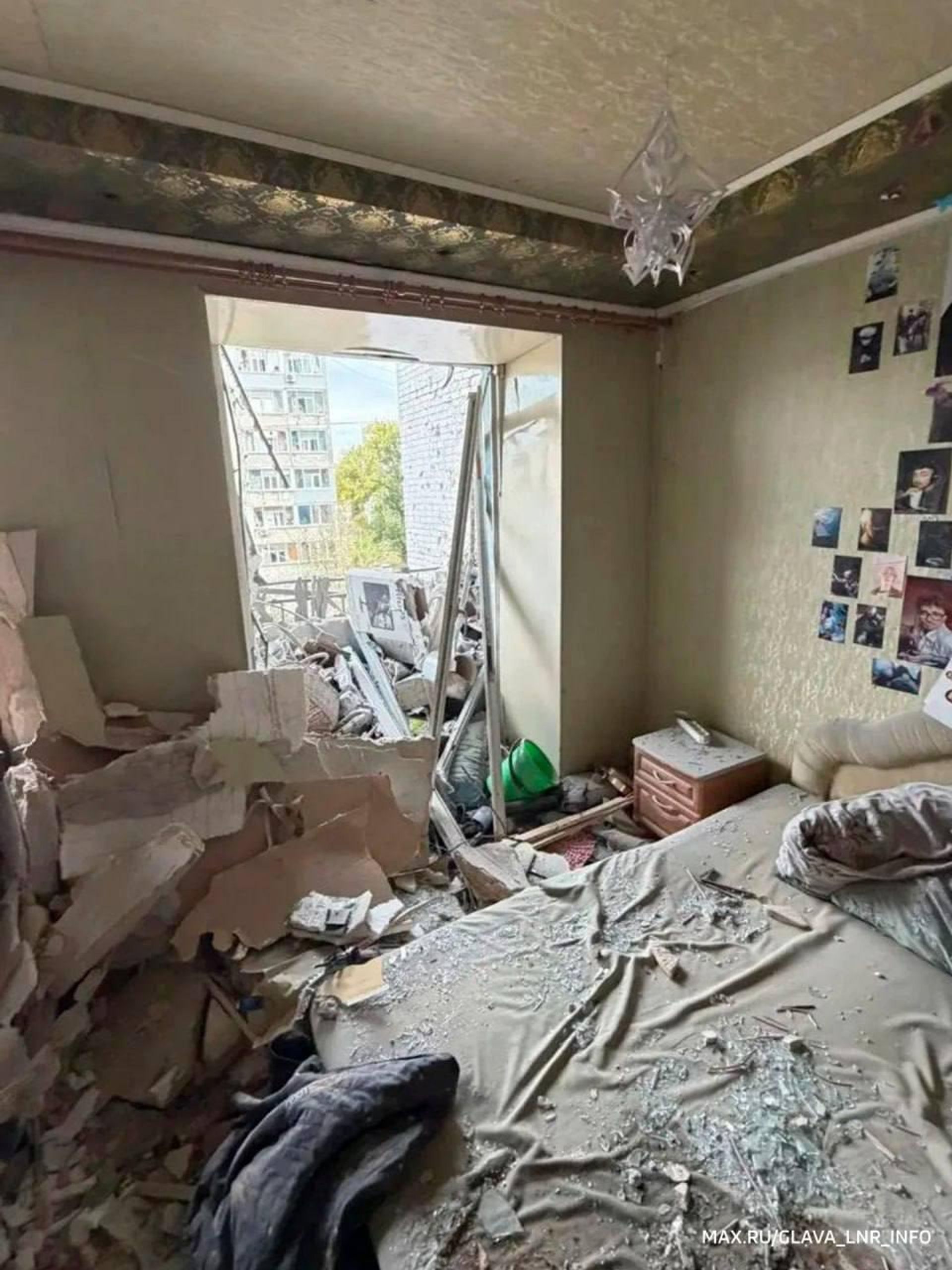 Попавшее под удар жилое здание в Свердловском муниципальном округе (24 октября 2026). ЛНР - Sputnik Армения, 1920, 24.10.2026