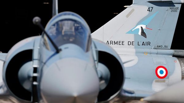 Истребитель Mirage 2000 на авиабазе Люксёй-Сен-Совер в Сен-Совере, на северо-востоке Франции - Sputnik Армения