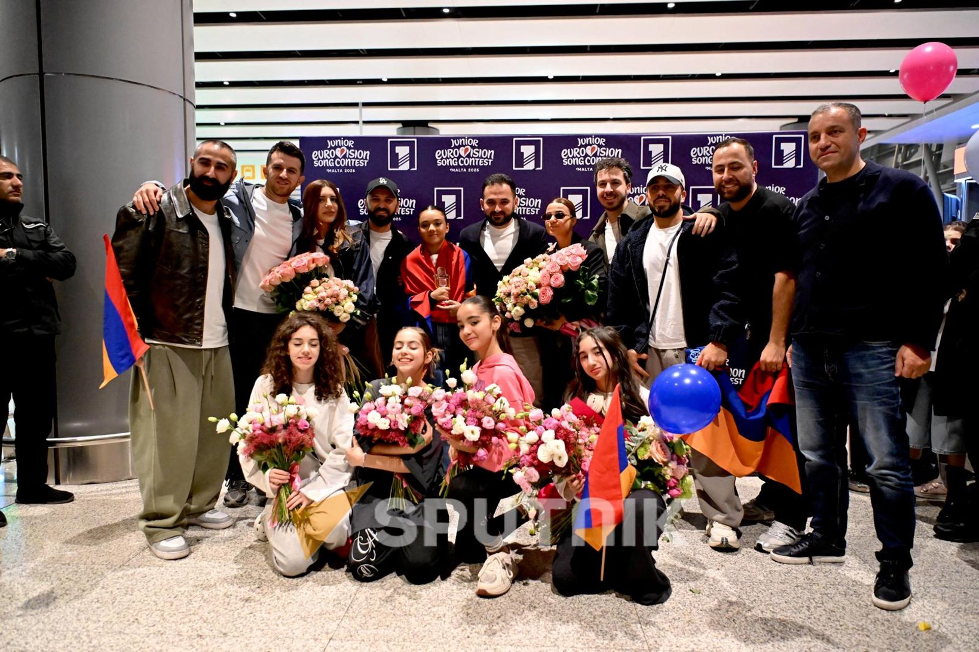 Победительница Junior Eurovision 2026 Наре Керобян в аэропорту Звартноц (26 октября 2026). Еревaн - Sputnik Армения, 1920, 26.10.2026