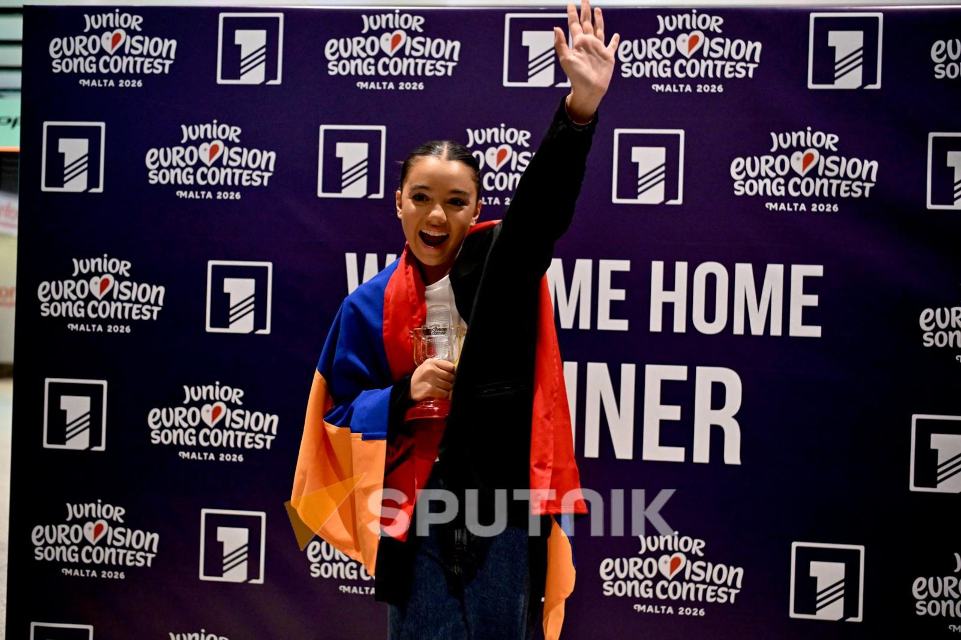 Победительница Junior Eurovision 2026 Наре Керобян в аэропорту Звартноц (26 октября 2026). Еревaн - Sputnik Армения, 1920, 26.10.2026