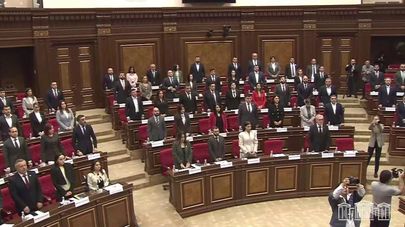 ԱԺ–ն մեկ րոպե լռությամբ հարգանքի տուրք մատուցեց  ոճրագործության զոհերի հիշատակին